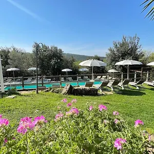 E Glamping Serraiola Alta Landhaus